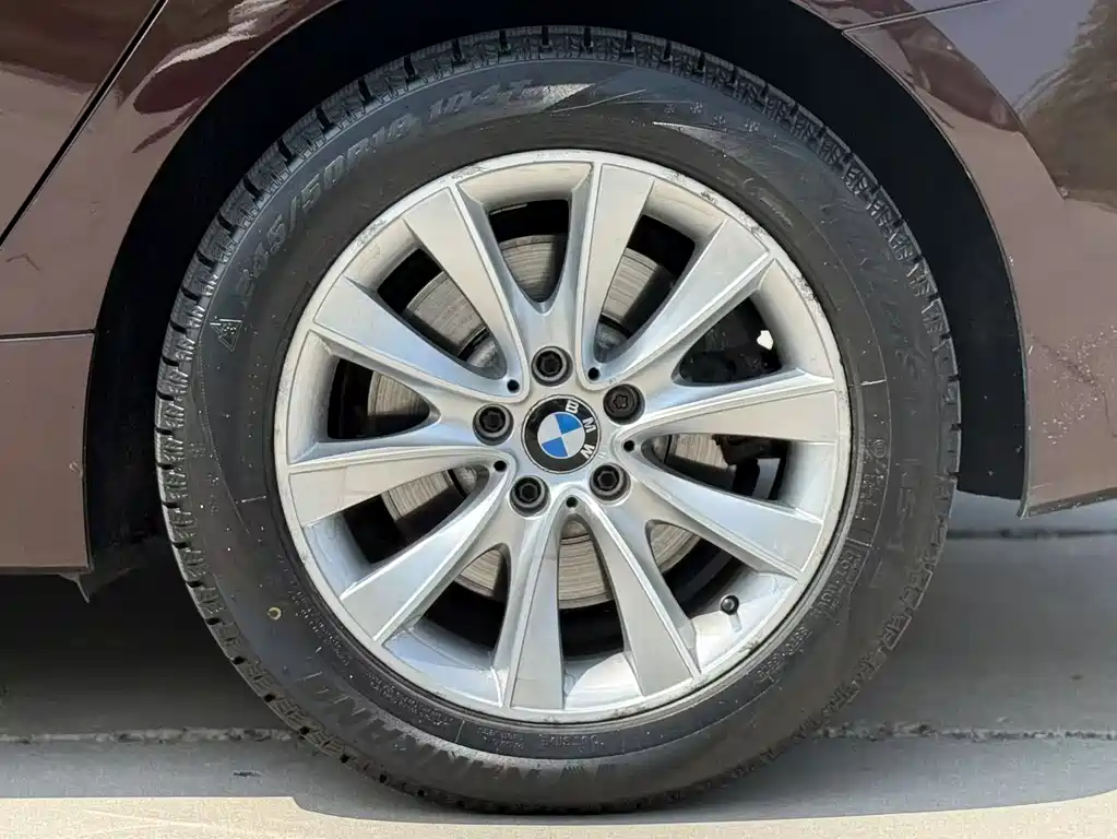 BMW 5 Series GT 2015 — фото 11