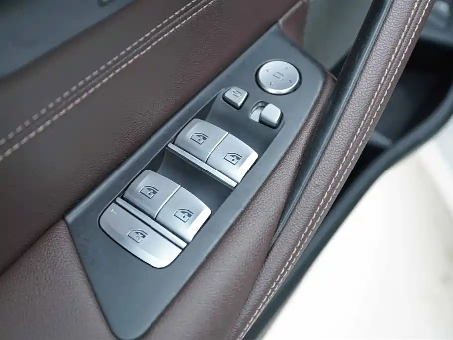BMW 5 Series 2020 — фото 11