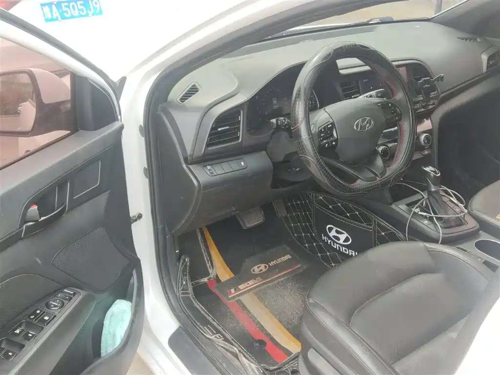 Hyundai Elantra 2019 — фото 14