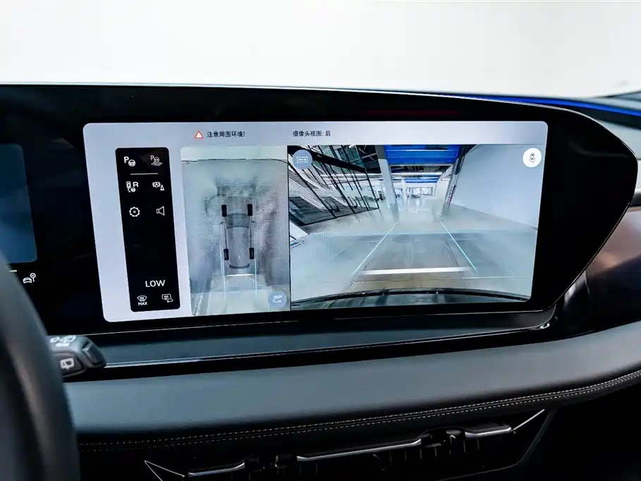 Audi Q6L e-tron 2025 — фото 10