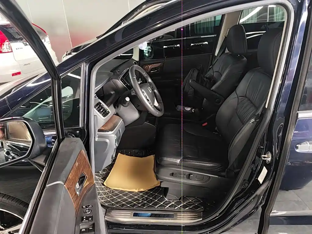 Honda Odyssey 2018 — фото 16