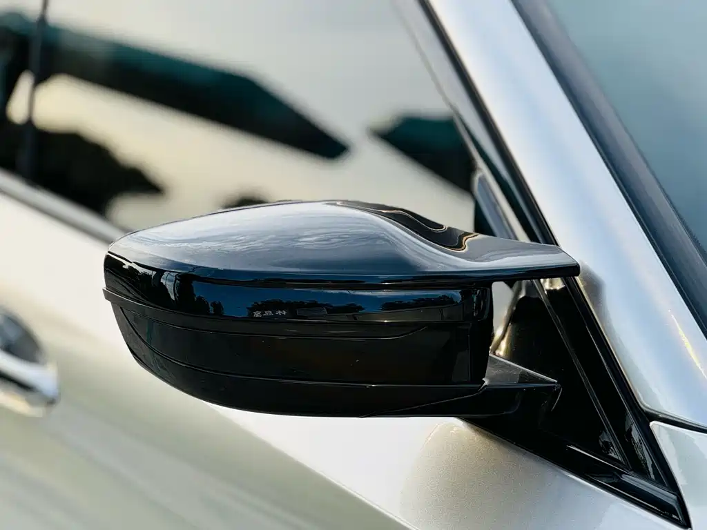 BMW 5 Series 2018 — фото 15