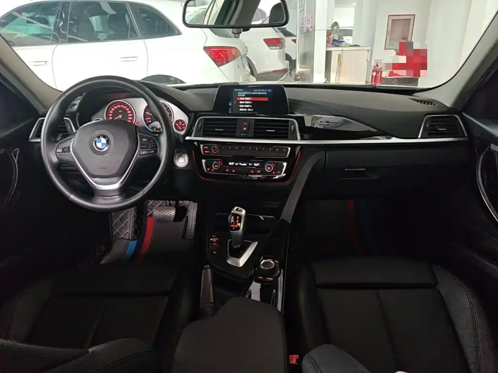 BMW 3 Series 2018 — фото 10