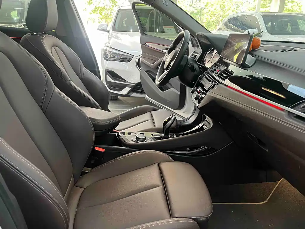 BMW X2 2023 — фото 15