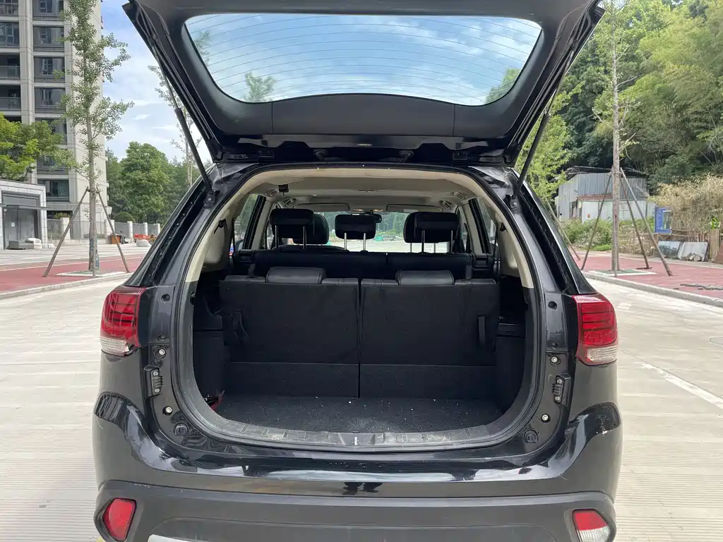 Mitsubishi Outlander 2018 — фото 14