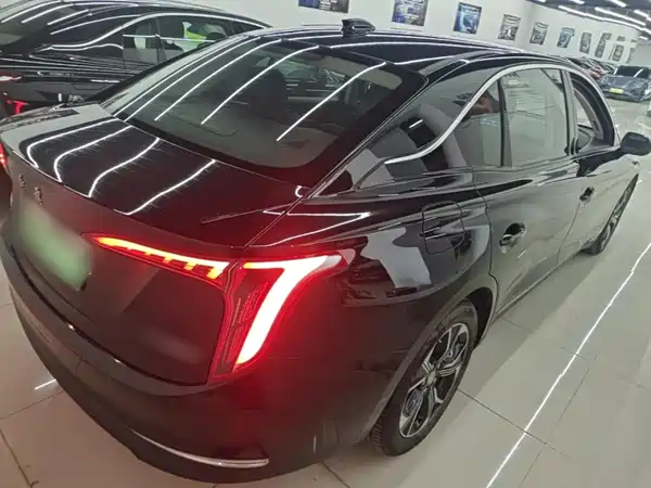 Hongqi E-QM5 2024