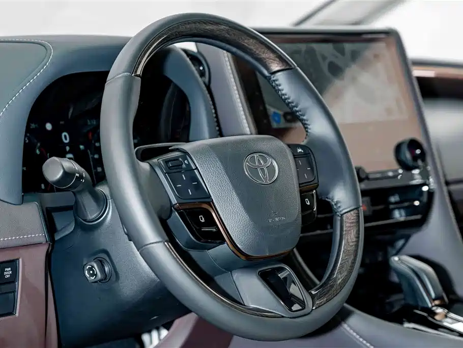 Toyota Alphard 2023 — фото 9