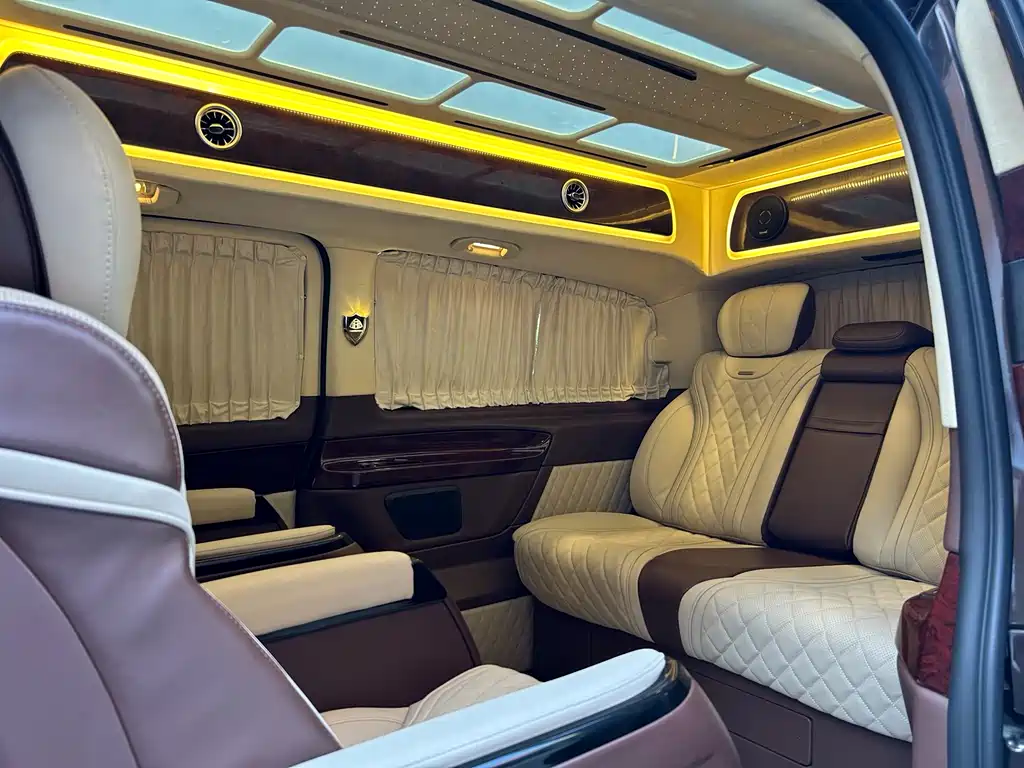 Mercedes-Benz V-Class 2020 — фото 15