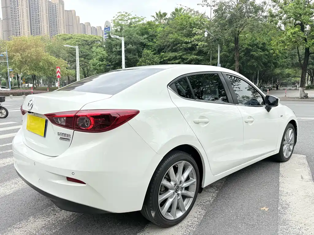 Mazda 3 Axela 2018 — фото 4
