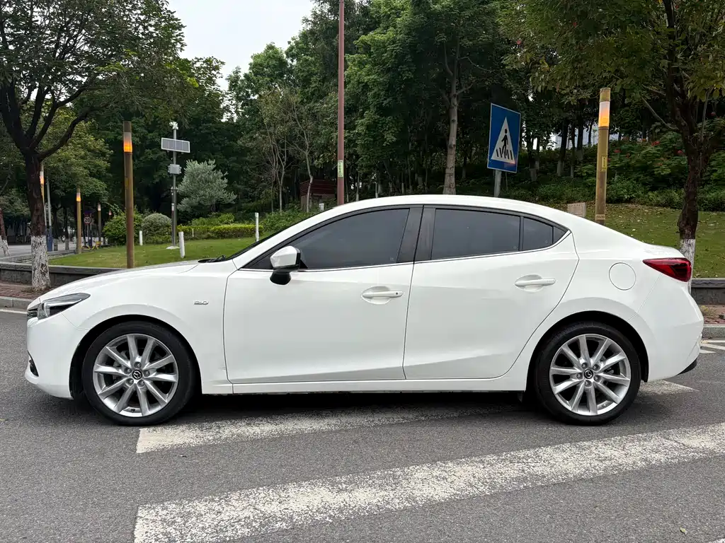 Mazda 3 Axela 2018 — фото 7