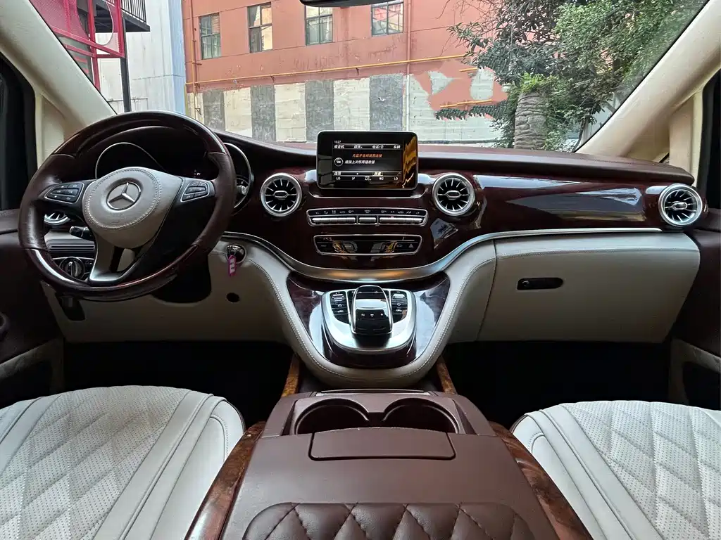 Mercedes-Benz V-Class 2020 — фото 9
