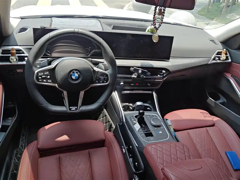 BMW 3 Series 2025 — фото 12