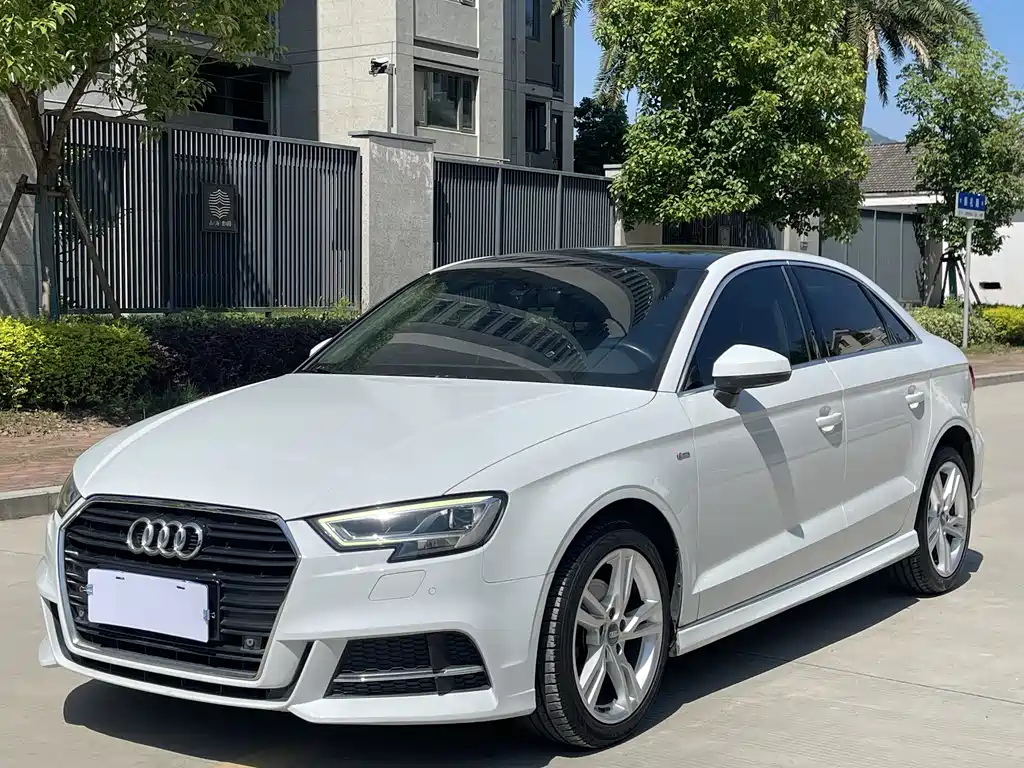 Audi A3 2019 — фото 1