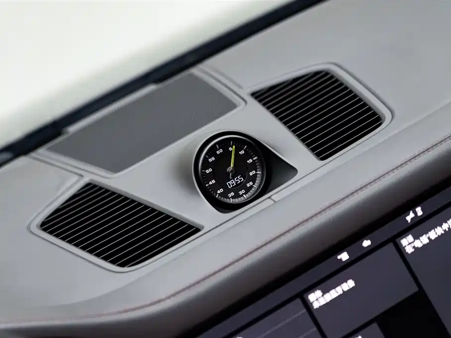 Porsche Cayenne Hybrid 2021 — фото 20