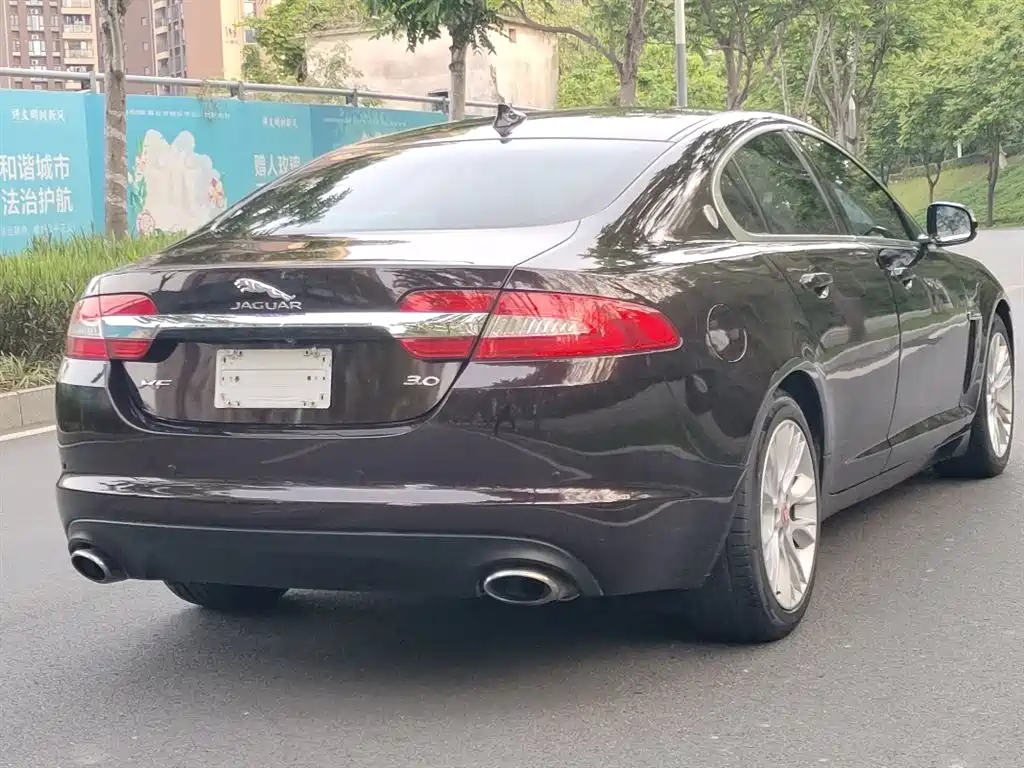Jaguar XF 2015 — фото 12