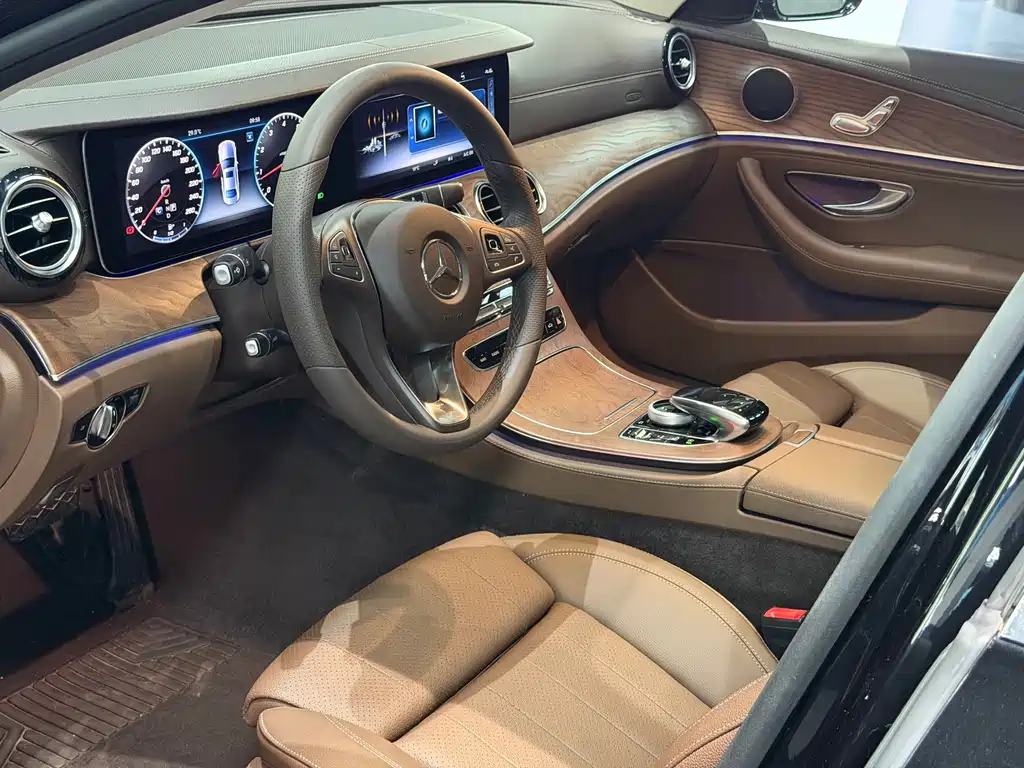 Mercedes-Benz E-Class 2018 — фото 15