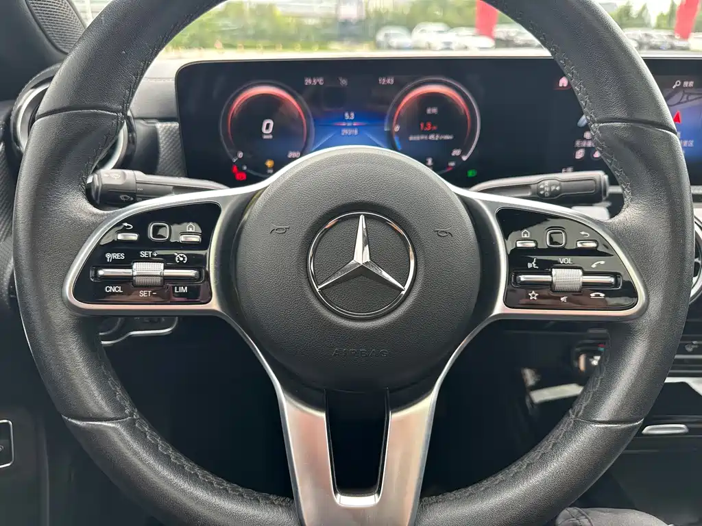 Mercedes-Benz A-Class 2022 — фото 13