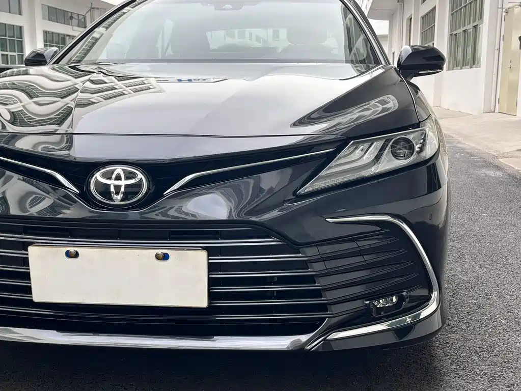 Toyota Camry 2023 — фото 3