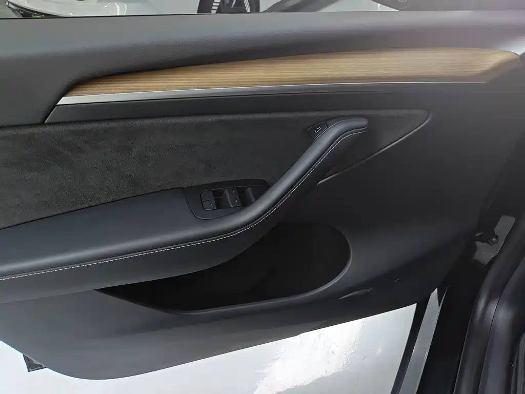 Tesla Model Y 2023 — фото 13