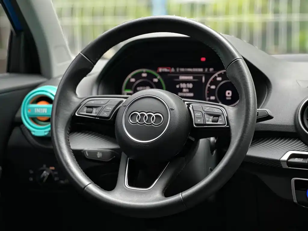 Audi Q2L E-Tron 2020 — фото 17