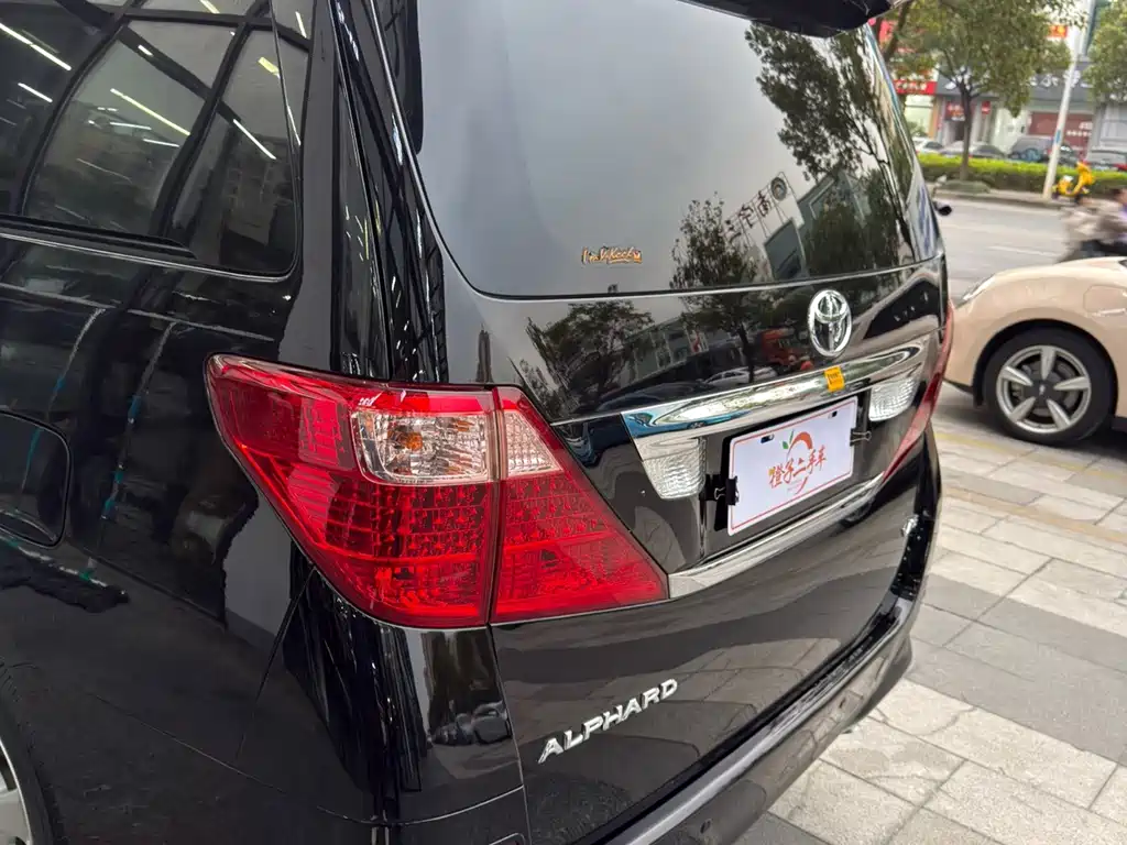 Toyota Alphard 2011 — фото 34