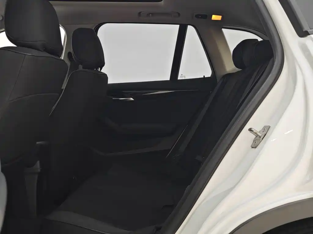 BMW X1 2016 — фото 8