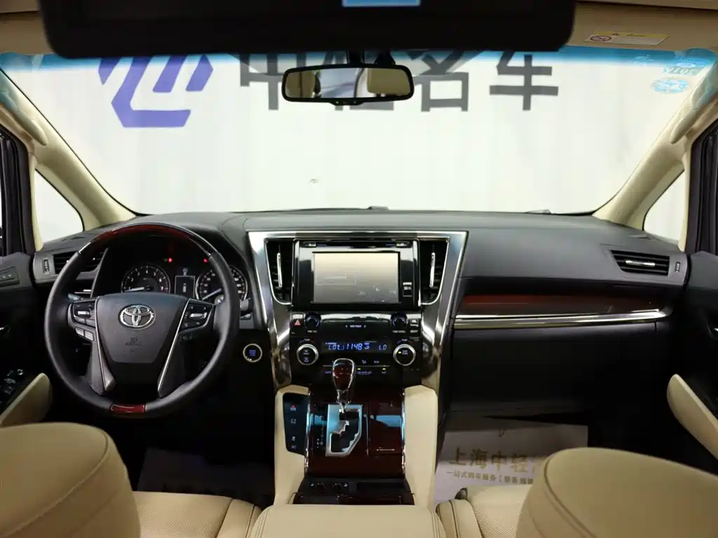 Toyota Alphard 2017 — фото 10