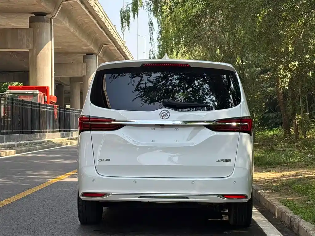 Buick GL8 2025