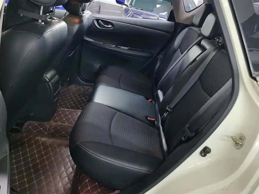 Nissan Tiida 2018 — фото 11