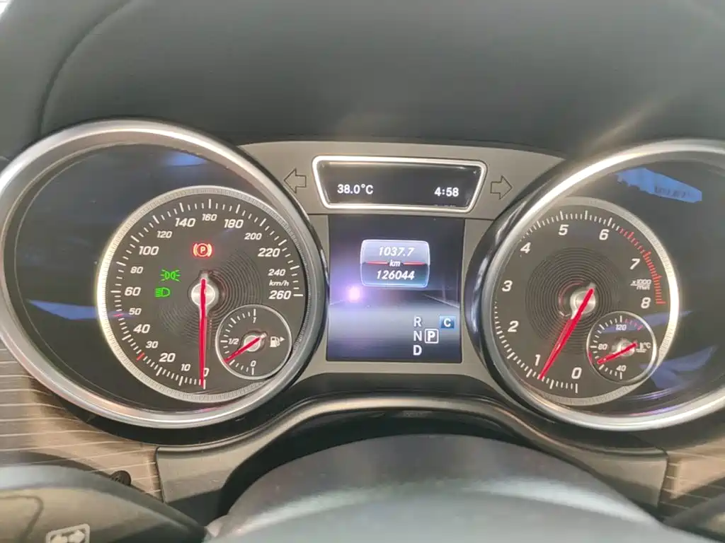 Mercedes-Benz GLE 2018 — фото 12