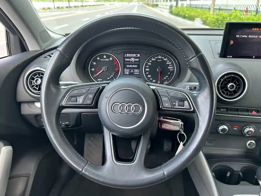 Audi A3 2018 — фото 16