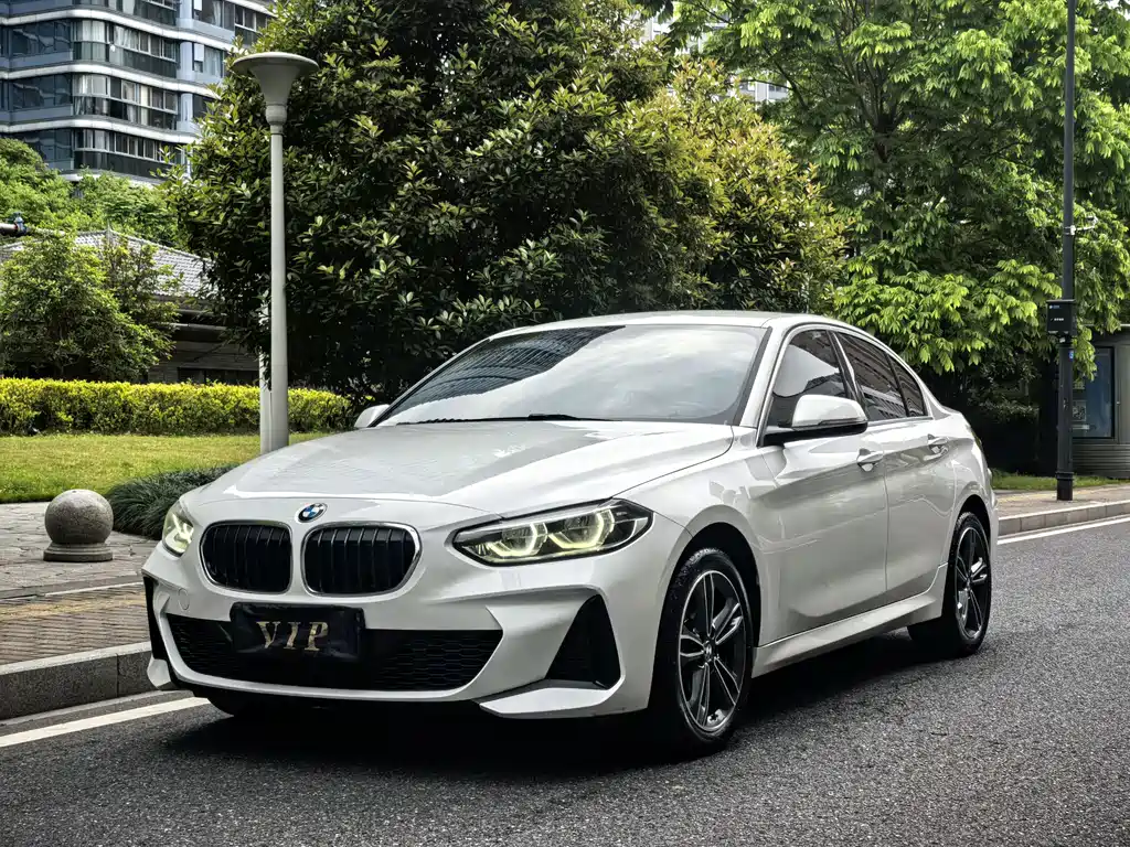 BMW 1 Series 2021 — фото 1