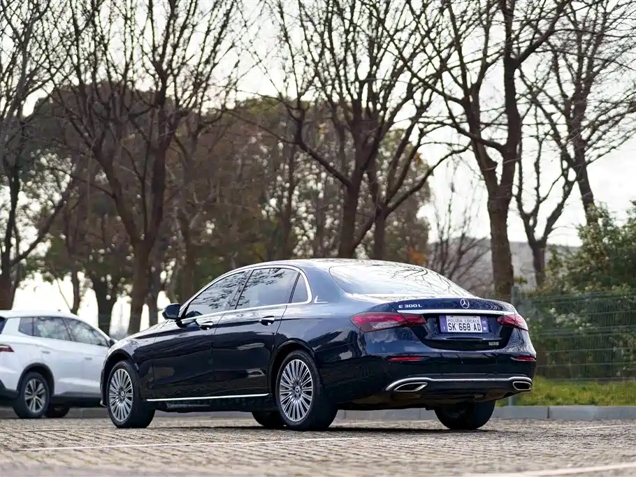 Mercedes-Benz E-Class 2022 — фото 6