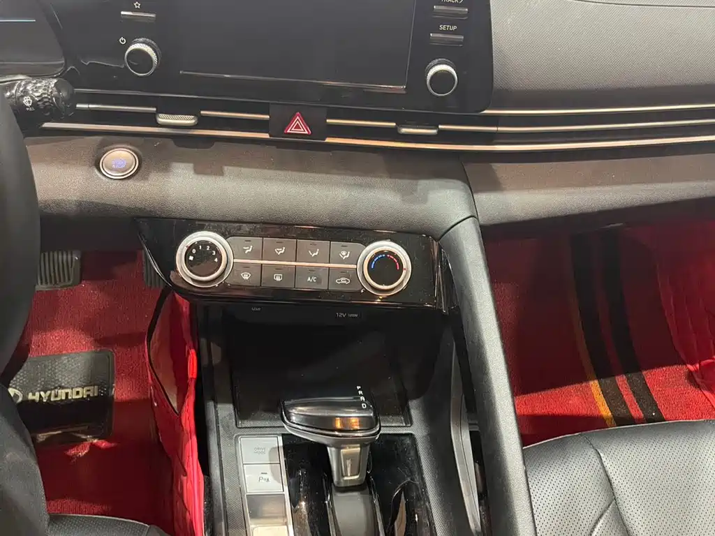 Hyundai Elantra 2023 — фото 15