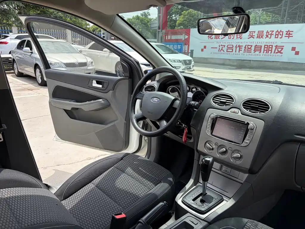 Ford Focus 2014 — фото 10