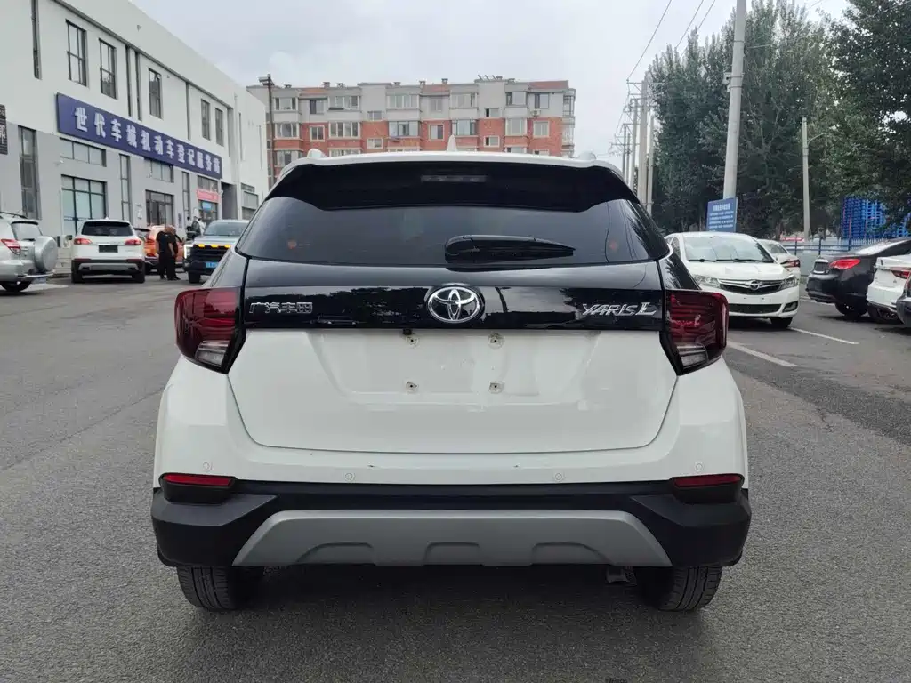 Toyota Yaris L 2022 — фото 5