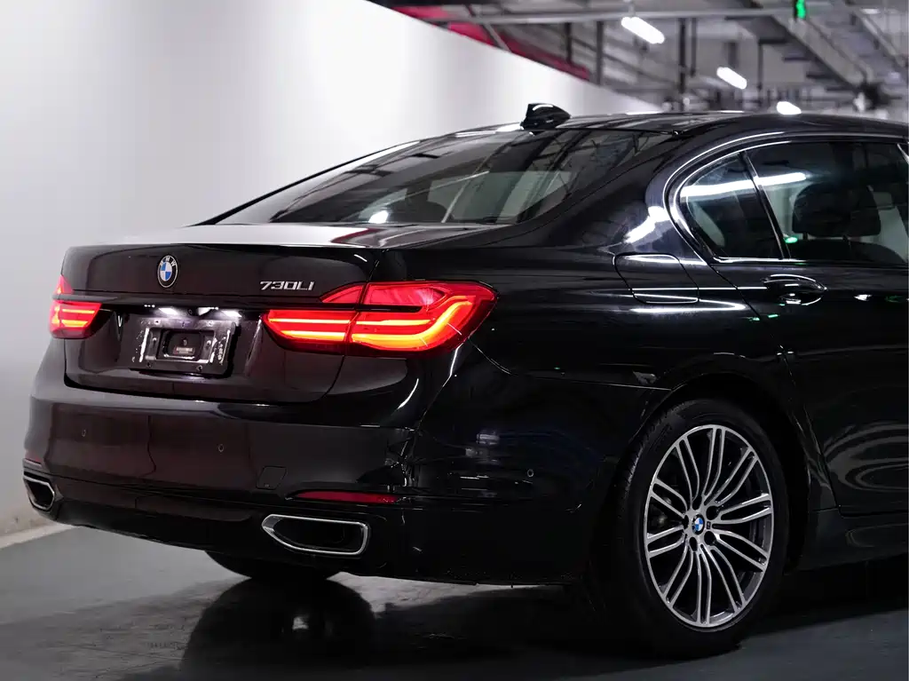 BMW 7 Series 2018 — фото 11