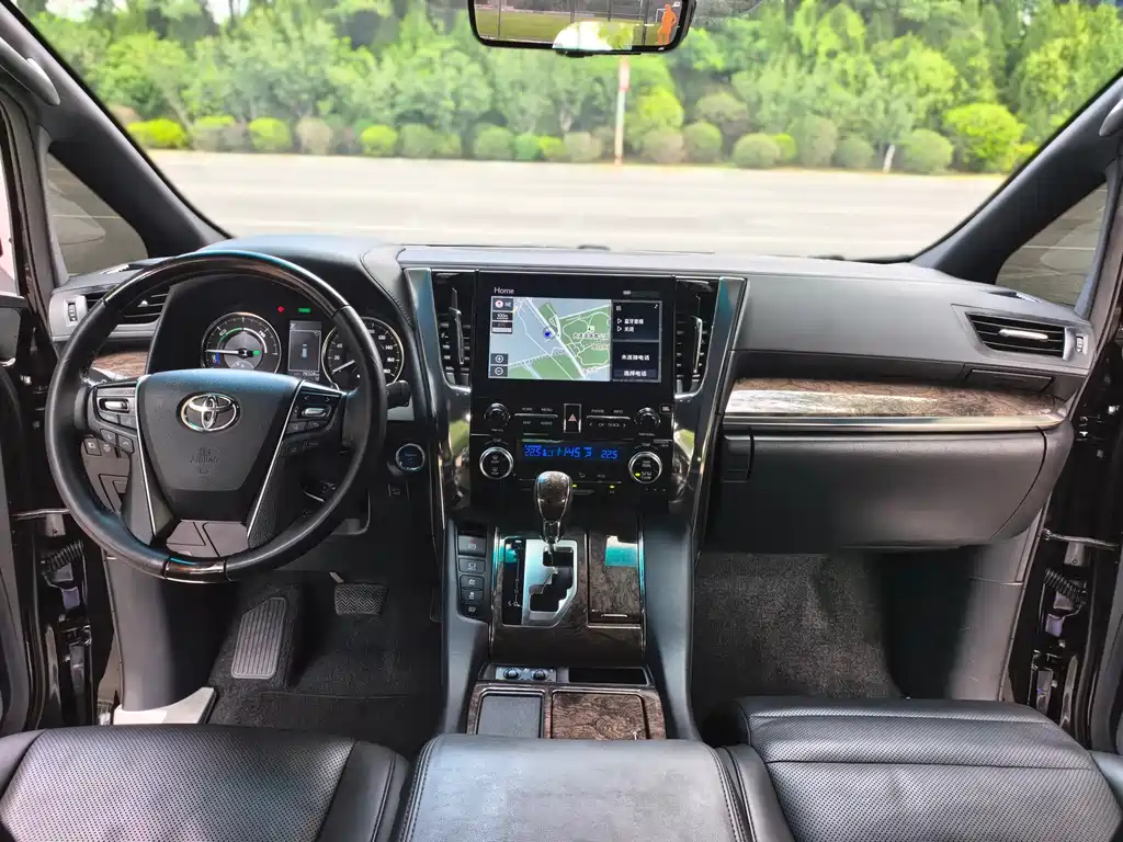 Toyota Alphard 2023 — фото 14