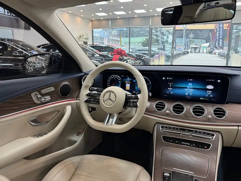 Mercedes-Benz E-Class 2023 — фото 17