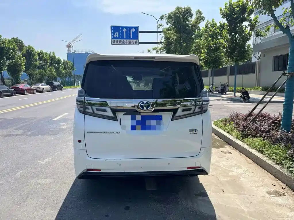 Toyota Vellfire 2022 — фото 9