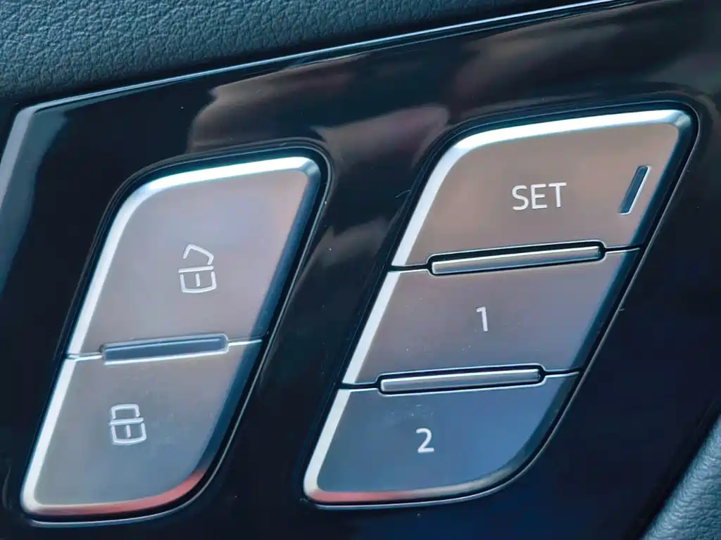 Audi Q5L 2025 — фото 17