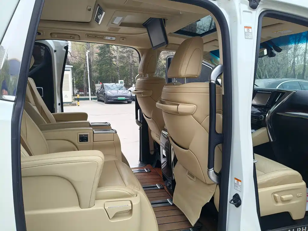 Toyota Alphard 2019 — фото 7