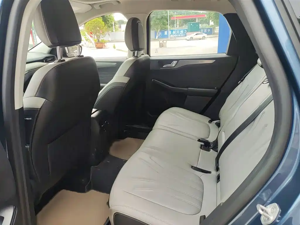 Ford Escape 2022 — фото 11