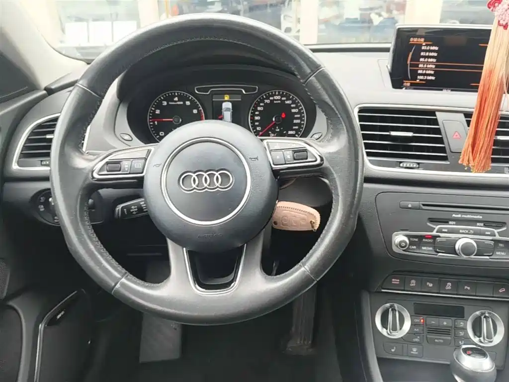 Audi Q3 2015 — фото 10