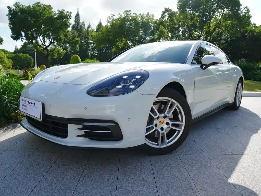 Porsche Panamera 2018 — фото 1