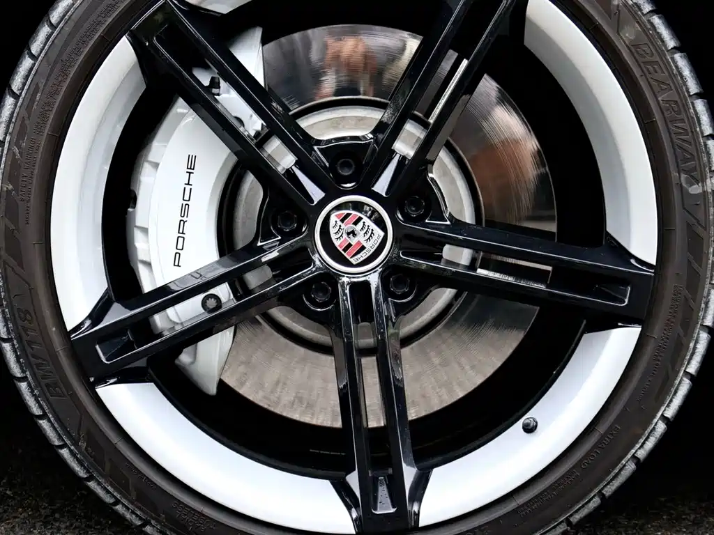 Porsche Taycan 2021 — фото 13