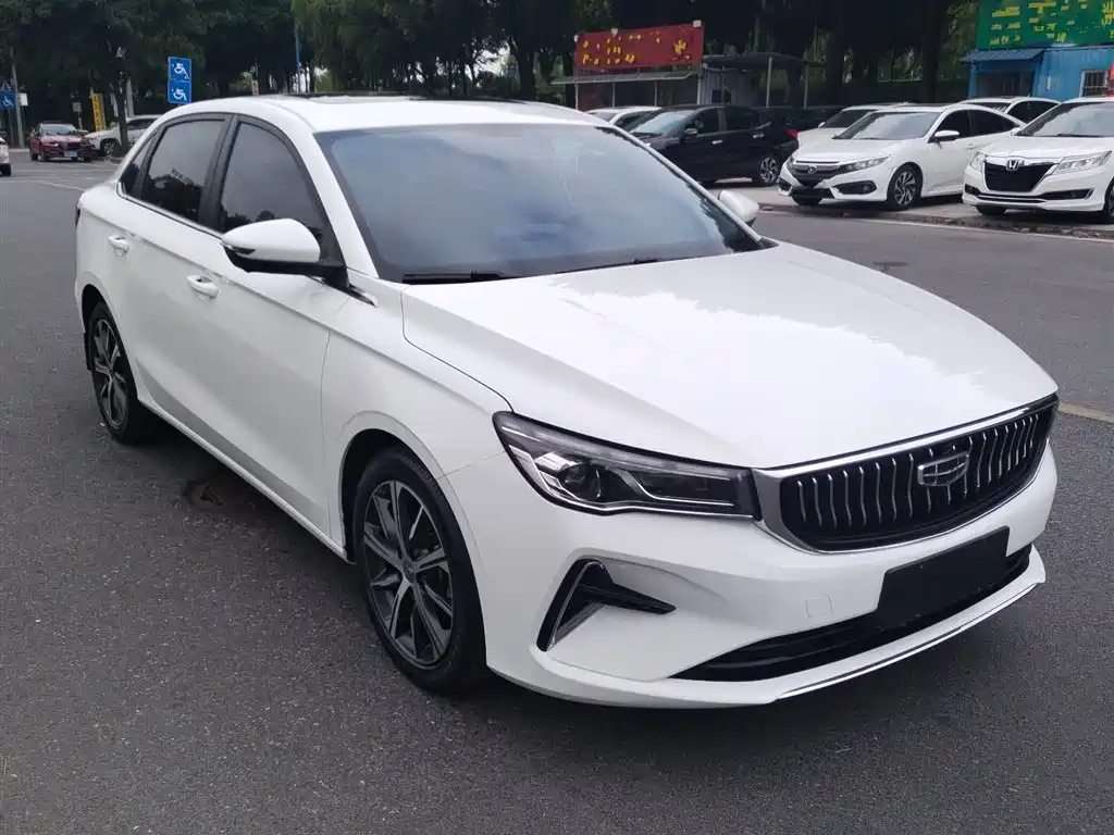 Geely Emgrand 2022