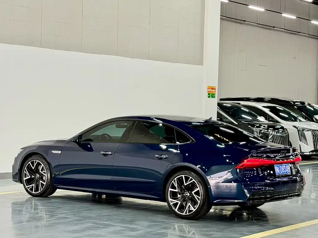 Audi A7L 2024 — фото 4