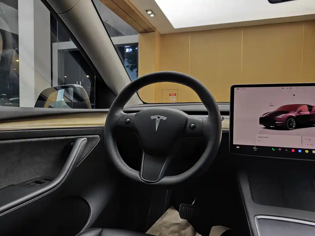 Tesla Model Y 2023 — фото 15