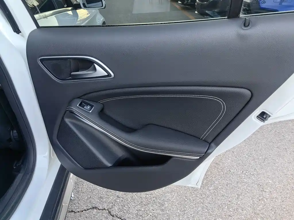 Mercedes-Benz GLA 2017 — фото 11